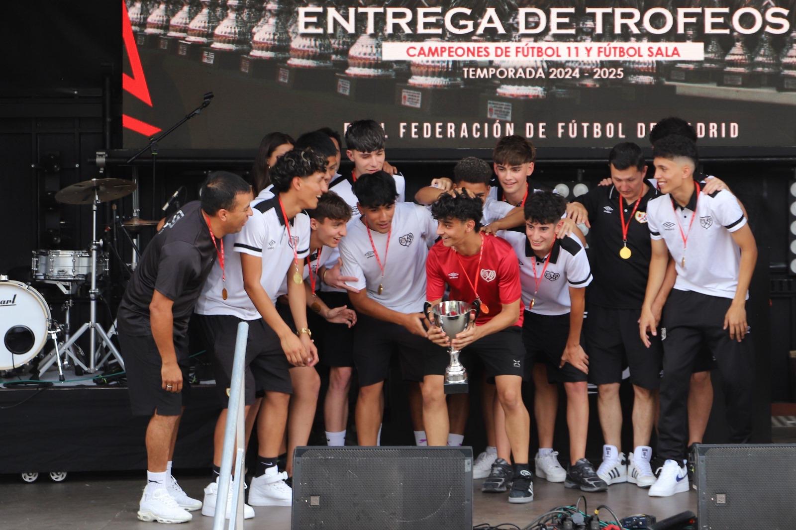 Read more about the article Recognition for Effort and Excellence: RFFM Awards for Our U-15 and U-17 League Champions!